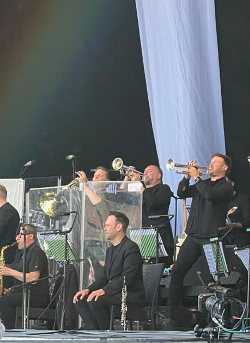 We had a right royal 👑 time this weekend <a href="/cardiff_castle/">Cardiff Castle</a> with a slightly different trio line-up 🎺🎺📯 for the #PlatinumJubilee

<a href="/BonnieTOfficial/">Bonnie Tyler</a> stole the show with Holding Out For A Hero 👏🏻👏🏻👏🏻!

Thanks to <a href="/lucyjmorgan/">Lucy J Morgan</a> and <a href="/WelshPopsOrch/">Welsh Pops Orchestra</a> for having us!