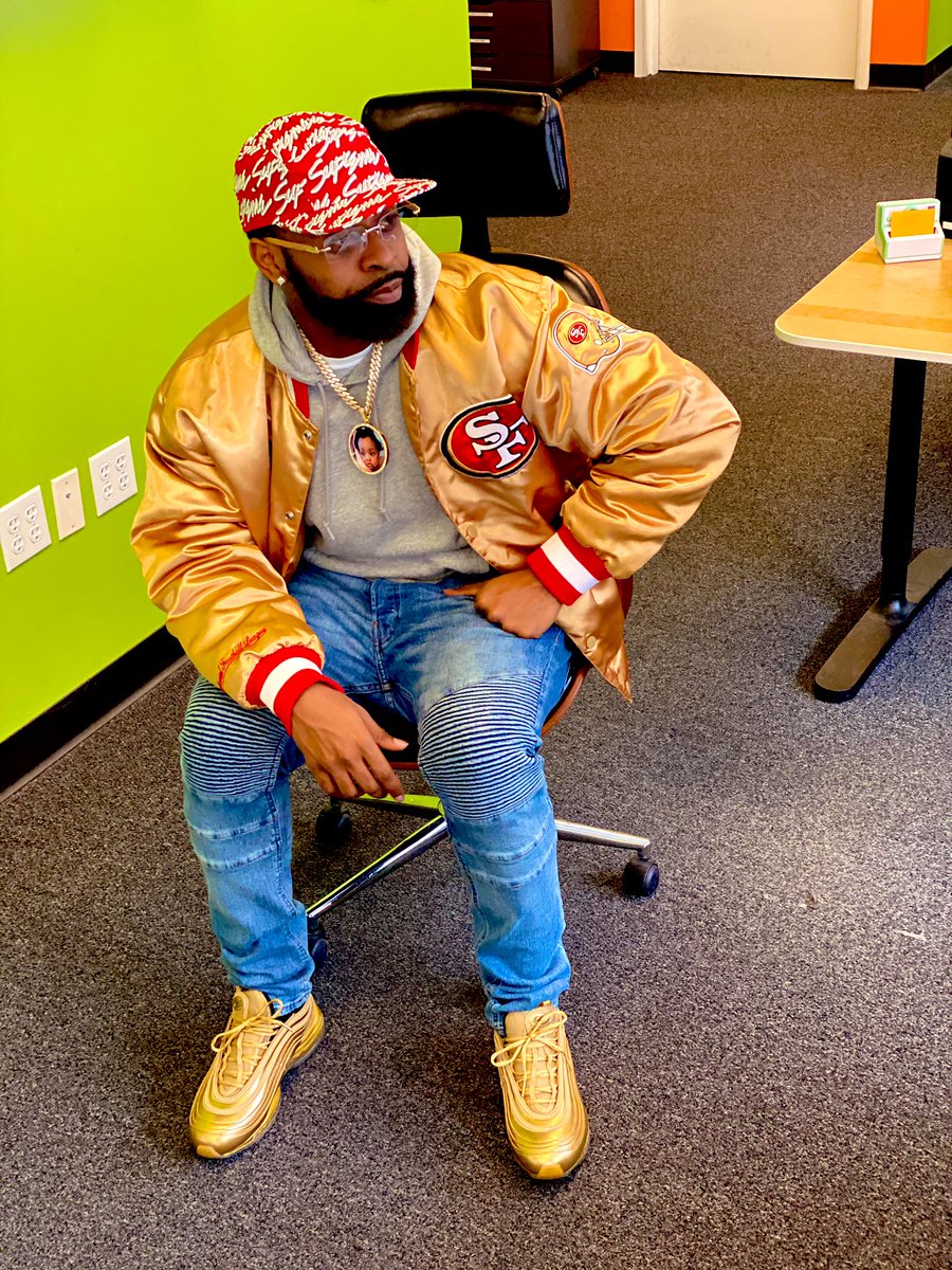 LAKECITYFRESH's tweet photo. Wayyyy up north but I’m goldblooded 🐐 #FTTB #supreme #gold49ersstarter #goldmax95s https://t.co/MXimweILUI