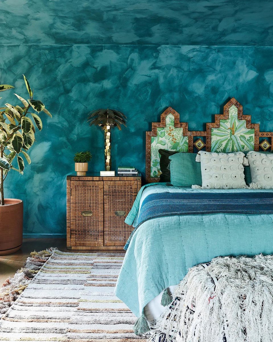 Since it’s almost summer,  I figured it was a good idea to share some summery interior inspiration. Dive into this beautiful primary bedroom. cococozy.com/get-inspired-s… Design by @justinablakeney Photo by @jennapeffley #Interiors #bedroom