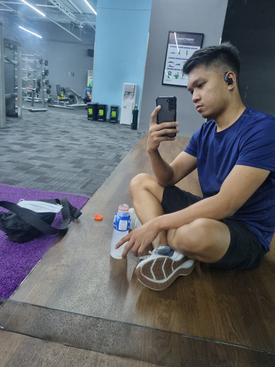erjnsimon's tweet photo. Nag gym ng gabing gabi kasi di maka focus sa work. (tinatamad).
#gym #anytimefitnessph #workout #lightmall https://t.co/dkjGTZt21B
