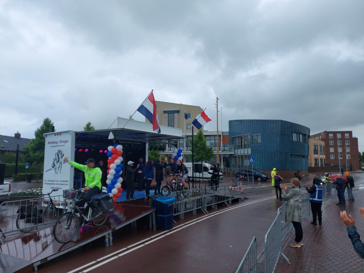 DoorkomstRopaBA's tweet photo. Het laatste team is door #Barendrecht! Op naar de laatste kilometers richting de Coolsingel in #Rotterdam! #roparun2022 https://t.co/Ha7M48RmcK