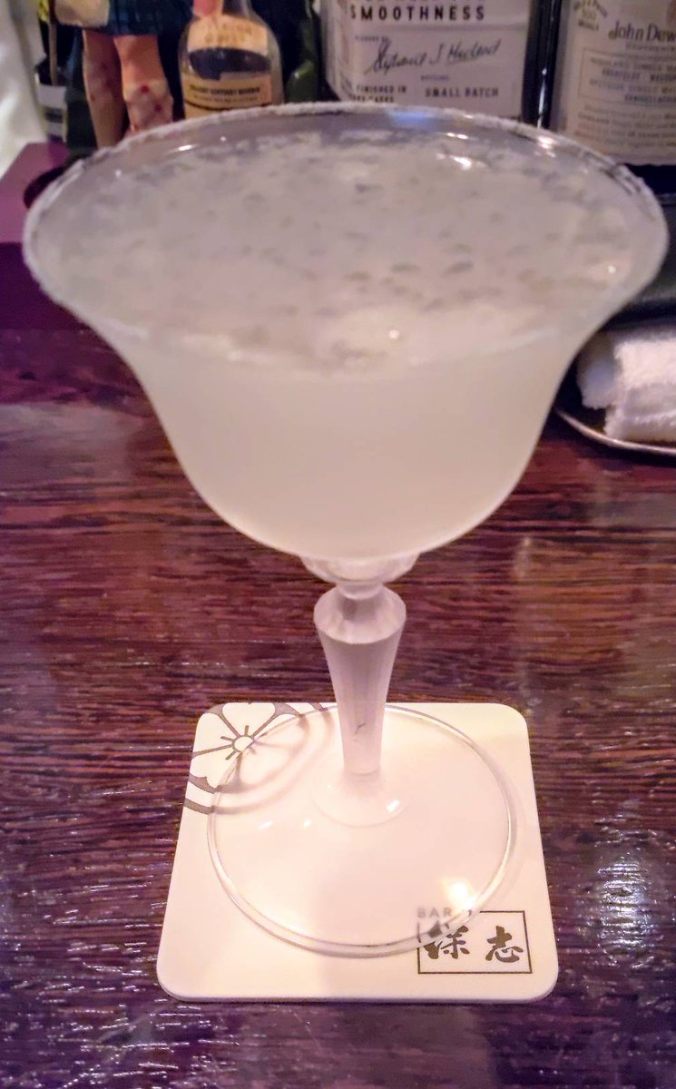 姉プチ7月号発売中。
「今宵もお待ちしております」12話マルガリータ🍸、カレー店主のヒロインです。過去の忘れたい恋愛の本当の痛みとは、のお話。3枚目はBAR監修してくださってるセグレートさんのマルガリータ、美味しい。電子配信はまたお知らせしますね。お楽しみいただけますように💋 