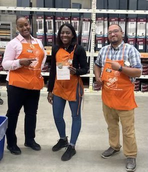 A week @SouthfieldThd ,@McFarrenGary recognized our service desk associate Warren for outstanding customer service & specialty DH Dennis for a great home show. Flooring specialist Ashley secured over $100k in sales! @AthiaRenee @MarcG_2757 @mjkkarpinski @jamarrGiles @gregvanhagen