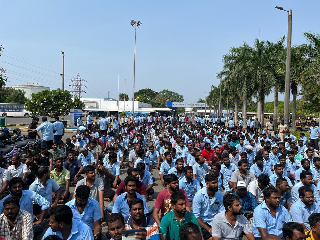 aaarrrvi's tweet photo. Sweat and tears lay on the road,
When will the Management and the government give justice.
The voices of this labours do not rest on the living.
We Need Job
#savechennaifordemployees
#JobisOurDemand
#SaveOurLivelihood https://t.co/cwI1IpV3Qv