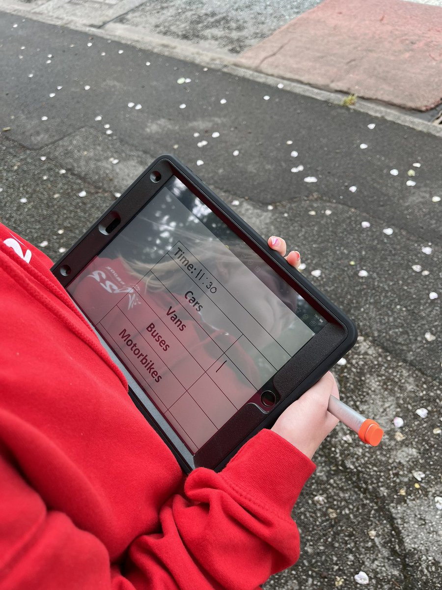 BrookPebble's tweet photo. 11:30 data collection for traffic congestion #Geography #fieldworkday https://t.co/FaNTF1Ls8b