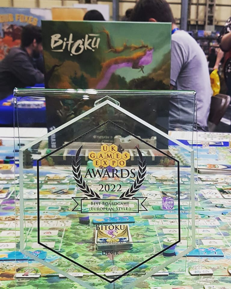 Bitoku vincitore UK Games Expo Award come miglior Eurogame del 2021! Stiamo esplodendo di felicità. Congratulazioni a Germán Millán, Edu Valls e a tutte le persone che hanno reso possibile questo traguardo storico 🏆🏆🏆

#DEVIR #Boardgame #Boardgames #Bitoku #UKGamesExpo #Winner