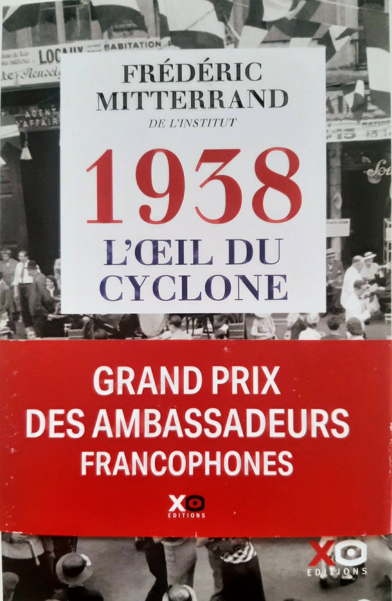 Le grand prix des ambassadeurs francophones remis à #FrédéricMitterand pour son livre "1938, l'œil du cyclone" <a href="/XOeditions/">XO Editions</a>.
Avions eu dans le jury de longs échanges autour de ce subtil récit historique d'une période trouble où la diplomatie alternait entre vaillance &amp; défaillance