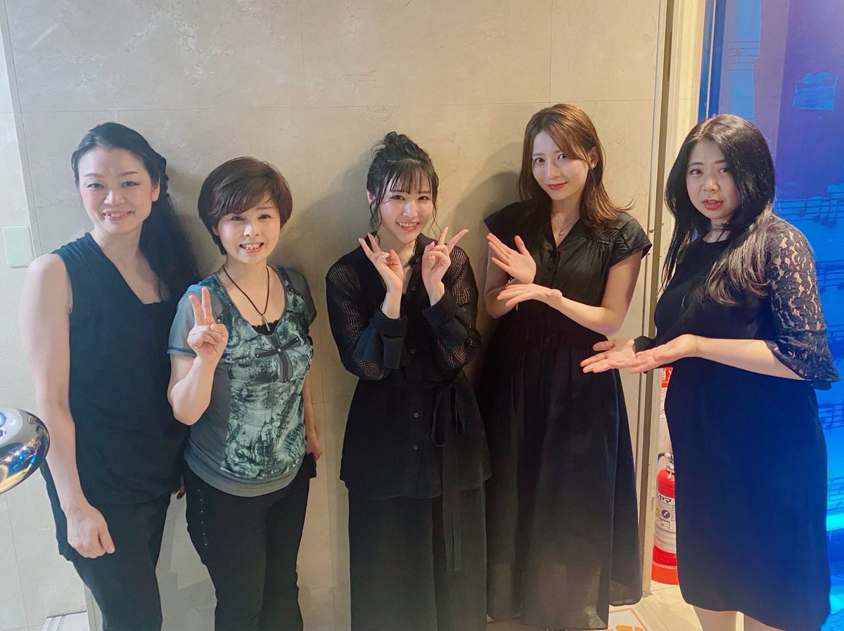 Sakii_Kitazawa's tweet photo. 改めて、バースデーライブありがとうございました！🎂

初のソロライブで生バンド！
バンドメンバーのnicaさん🎹、安井希久子さん🥁、YUKIEさん🎸、そしてゲスト出演してくれたゆかるんさんです🍀
す��ごく緊張したけど、お客様含め皆様の暖かさやエネルギーに支えられてました☺️

#ChangeMyMind https://t.co/cdykSG96ZO