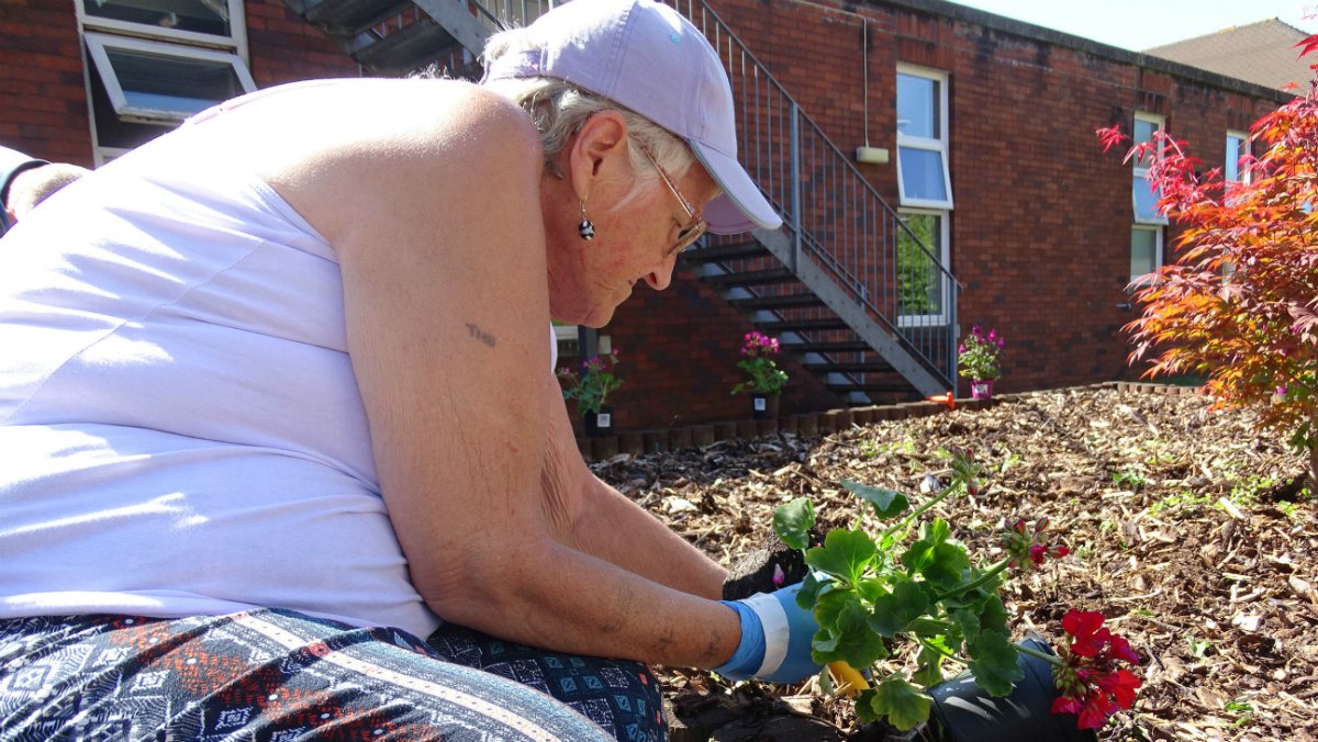 What will you be doing this weekend to get stronger?

🌷 Gardening has so many benefits to mental and physical health.

🌼 Our #StrongerMyWay guide shows how gardening activities can help your body grow stronger, plus top tips on how to avoid injury: bit.ly/StrongerMyWay_…