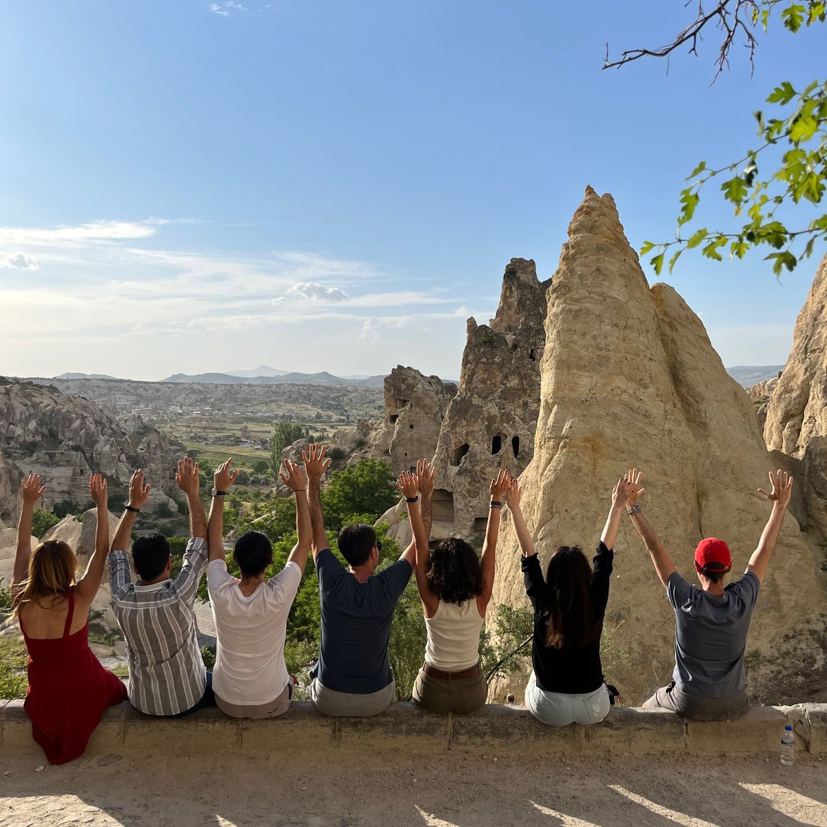 Chevening Türkiye 🇹🇷 mezunlarını bir arada iletişim halinde görmek harika. Kapadokya’da seyahat ✅ Eğlence ✅ Yeni bağlantılar ✅ Muhteşem fotoğraflar ve anılarla birlikte! 👏🏻👏🏻 #ChevenerForLife #Chevening @CheveningTurkey