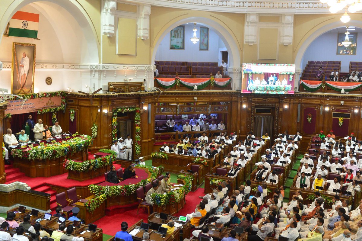 rashtrapatibhvn's tweet photo. President Ram Nath Kovind addressed the special session of both houses of Uttar Pradesh Legislature in Lucknow today.

Details: https://t.co/oZkJlNLKH9 https://t.co/TdQ7awrnxk