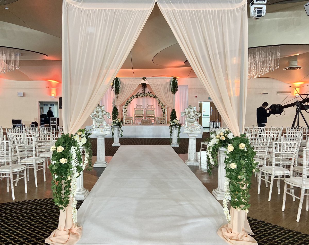 MidlandMandaps's tweet photo. Peach Chiffon Draped Mandap at The City Pavilion Romford 

#mandap #peachmandap #drapedmandap #midlandmandaps #indianweddingdecor #weddingdecor https://t.co/VhQ0seT5QI