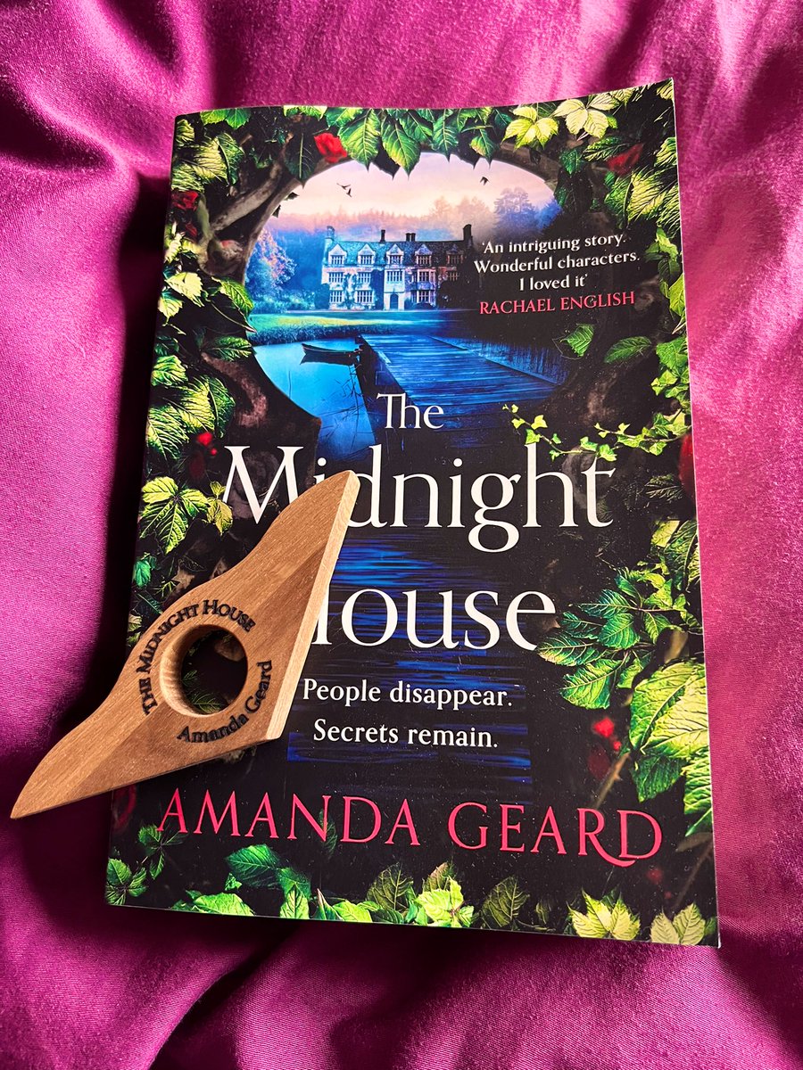 Just 30 pages in and it’s exquisite. Going to savour every page, I may be some time. #themidnighthouse