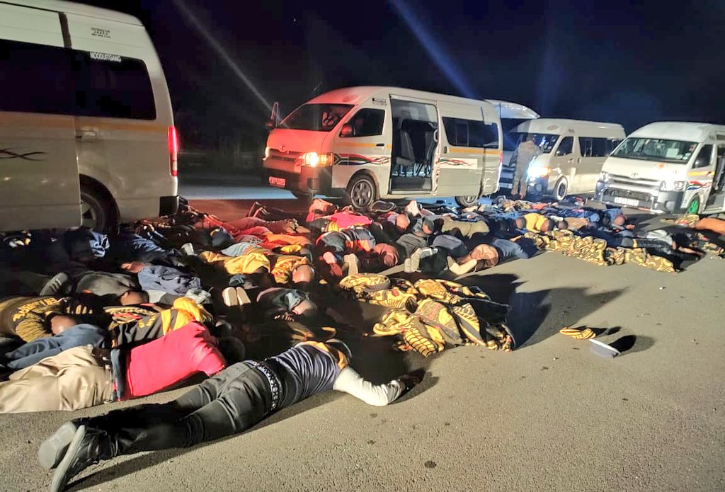 CliffShiko's tweet photo. JUST IN: Security forces have arrested over 150 illegal immigrants trying to cross from Lesotho. A police shoot-out has left one suspect injured. The Basotho were traveling in 13 taxis when they were intercepted at a roadblock #ImmigrationDebate https://t.co/9wxdiuBrNR