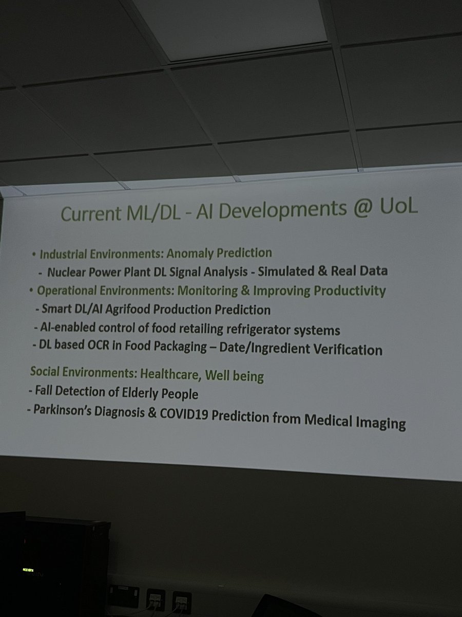 UoLCompSci's tweet image. Next stop on the research #buzzweek tour is learning all about the research that our MLEARN group is getting up to!!

#research #machinelearning #lovelincoln