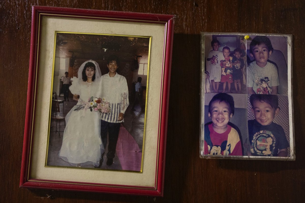 eloisaalopez's tweet photo. Thelmo was a jeepney driver. They needed the money from him working longer shifts and the shabu (methamphetamine) kept him awake. Aurora said Thelmo was never addicted, never violent, and their children were never without food. https://t.co/GyVJQpeLrd