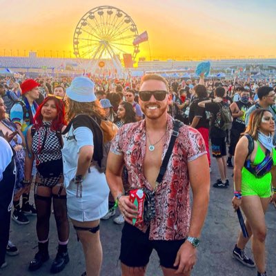 TomGoodchild94's tweet photo. #EDC LAS VEGAS 🎡🎉🕺🏻🧡🌅 https://t.co/YB63Vl61aq