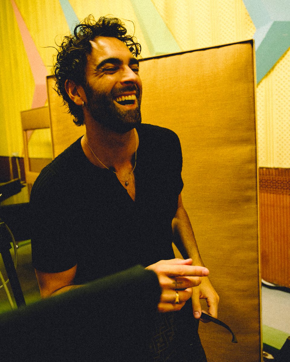 mengonimarco's tweet photo. Vi aspetto sul mio profilo TikTok, mercoledì 8 alle 20, in diretta da Villa Manin per rispondere alle vostre domande su #MarcoNegliStadi e darvi una notizia, bella notizia, super notizia sulla data di Roma! https://t.co/jScbAuqGv1