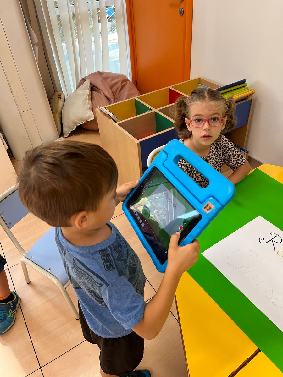 lfsevilla's tweet photo. Realizan una presentación científica con las tablet y la aplicación #Stopmotion.
Bravo! 👏🏻👏🏻👏🏻
#MicoleInnova https://t.co/whTDXwQ6Hi