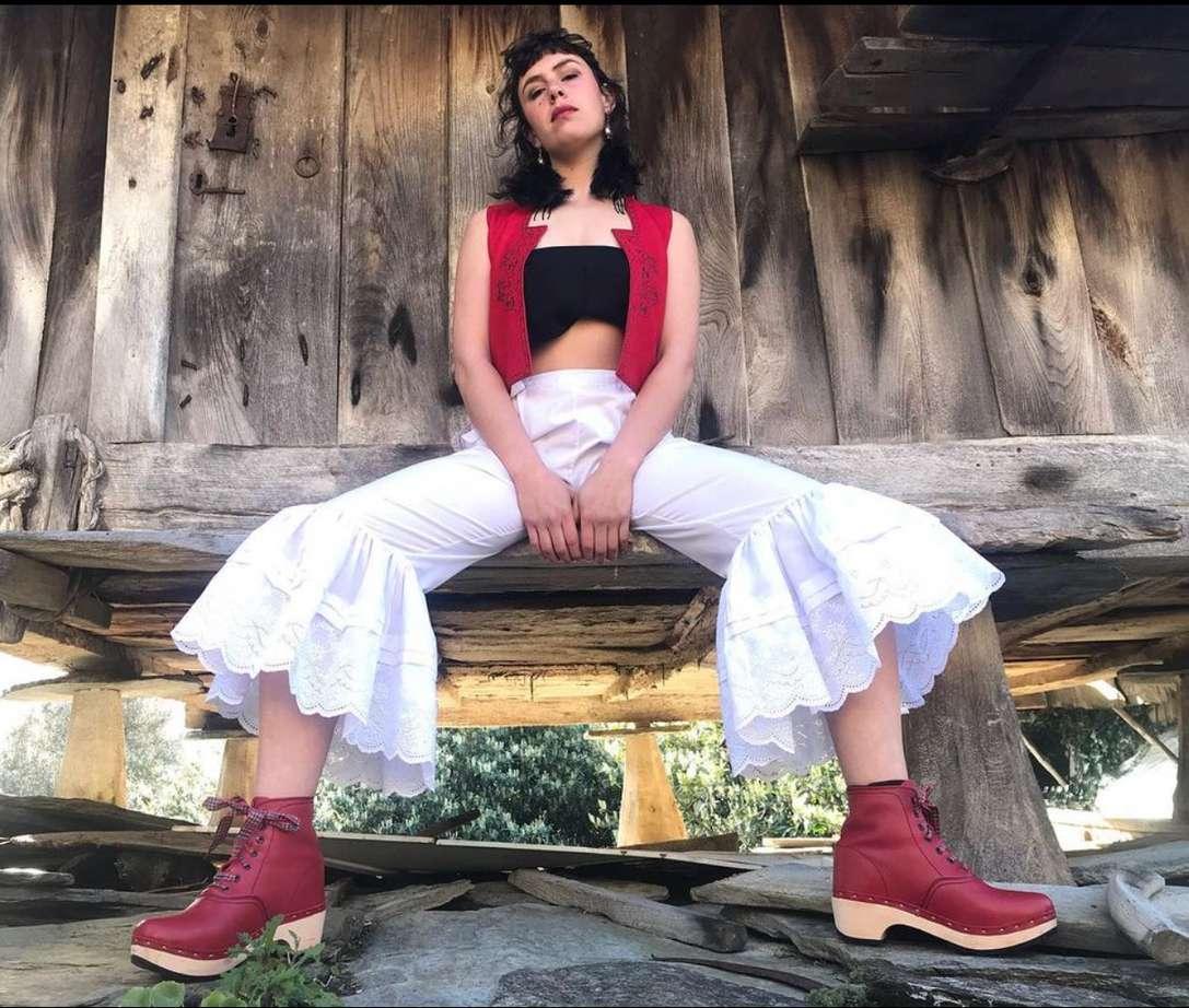 ComercioStgo's tweet photo. 🎷🎭 Máis artistas que encherán Compostela de cor desde o xoves 9 ata o sábado 11:
* Catuxa Salom
* Brassica Rapa
* Rogelio, un pallaso en recuperación
* A Corda
* Entrudo
🌼 Podes descargar o programa completo de Prima 22 aquí: https://t.co/HFscg4lRl3
#Prima22 #EuMercoAquí https://t.co/AiYQRn1h8K