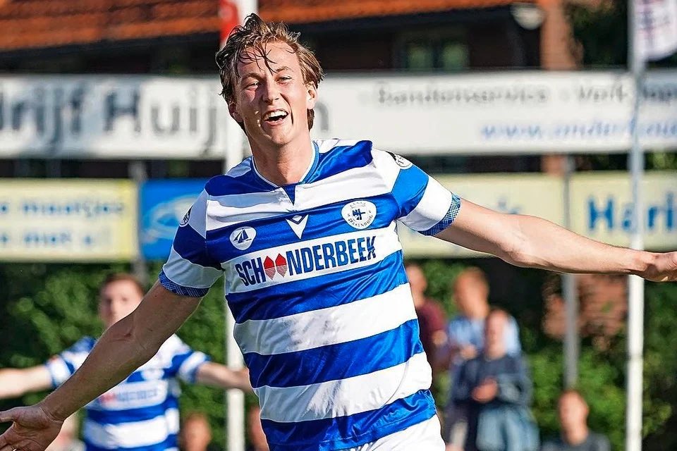 Deze man een kans geven als spits bij #peczwolle ? #florisvanderlinden NOARVEURN 🍀🔵⚪️🍀