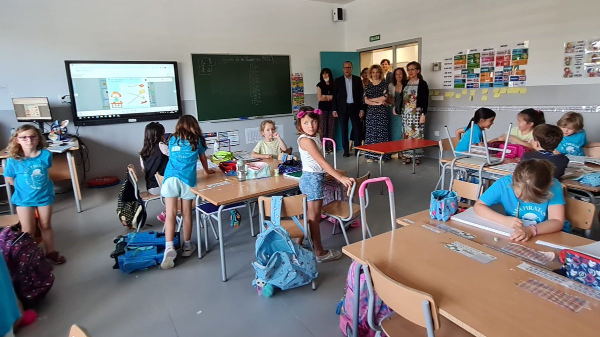 GobAragon's tweet photo. 🔝 En la actualidad, Educación tiene en marcha otros 7 proyectos de infraestructuras, que suponen una inversión de 35 Mi €. 

Desde 2016, el @GobAragon ha invertido 60 millones de euros en los centros de los barrios del sur de #Zaragoza.

@felipefaci #PorAragón #Educación https://t.co/ZAiXyxKscI
