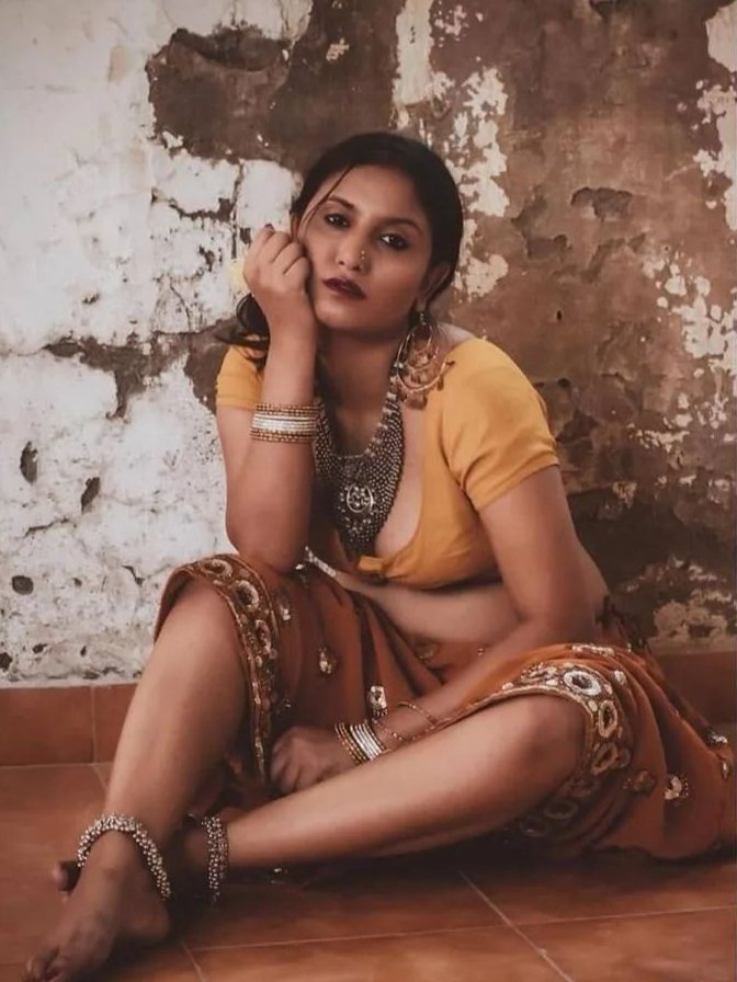 Desi Beauty @geetha_iyengar She Knows how to seduce young boys properlyy..