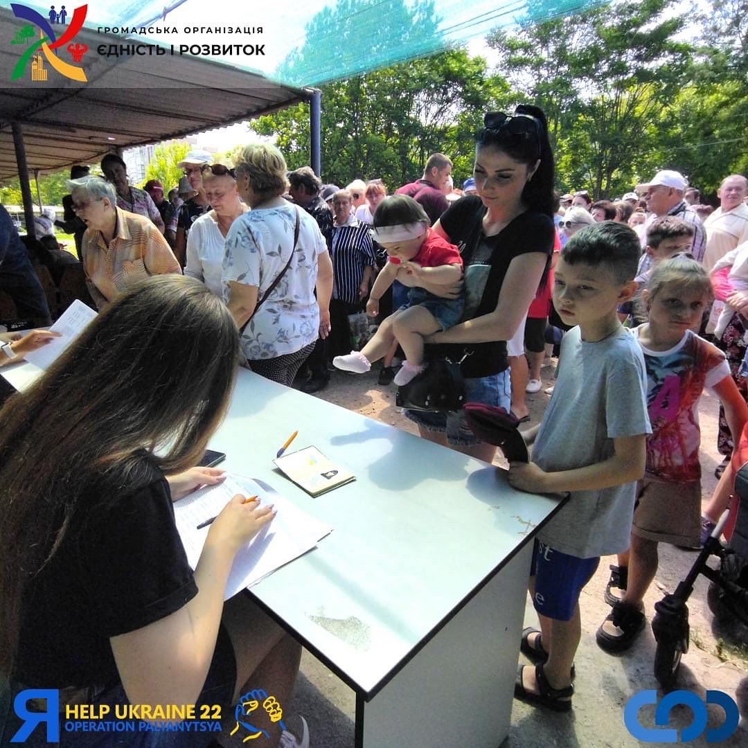 HelpUkr22's tweet photo. In wartime there are no days off. On Saturday, our volunteers provided humanitarian assistance to mothers with children in Nikopol. #HelpUkraine https://t.co/YmPlcEzoiL