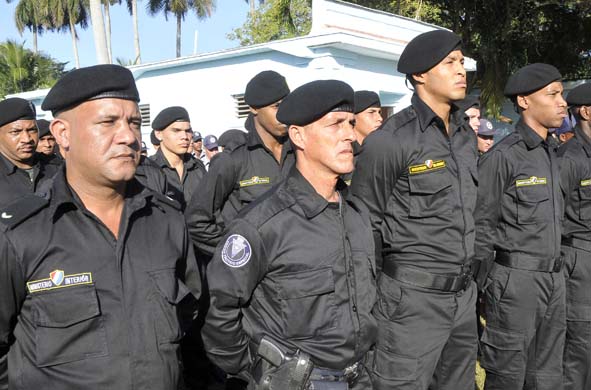 RosaMar45553024's tweet photo. Felicidades a esos insomnes guardianes de nuestra tranquilidad. Cuerpo de mujeres y hombres con un alto sentido del deber y la justicia.🇨🇺 #MININTCuba #Aniversario61MinintCuba #LaVacunaCubana https://t.co/dr12rVPrNM