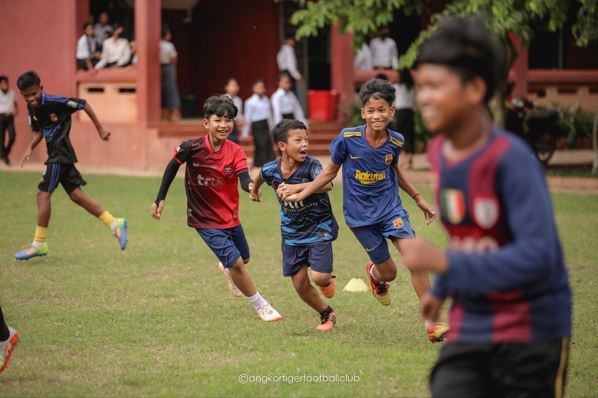 Angkor_Tiger_FC's tweet photo. ⚽1 Child 1 Ball⚽
フットボールクリニックをA-LEADSJapan株式会社様のご協力のもと、第3回目を開催いたしました!
今回はマカラ選手(写真4枚目)の母校にて開催!
実際に卒業生が訪問することで、夢への一歩の勇気や希望を与えられる機会になったことを願っています!
#1C1B #ALEADSJapan #siemreap https://t.co/2Yd7CnGlD9