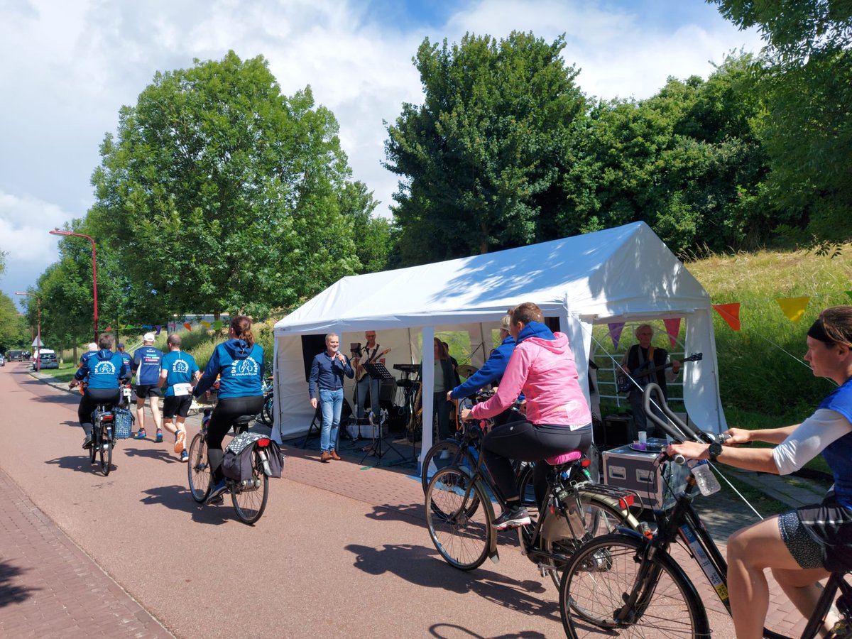 DoorkomstRopaBA's tweet photo. Ook op de Stationsweg moedigt #Barendrecht de teams aan! #roparun2022 https://t.co/6U1NWOSK4P