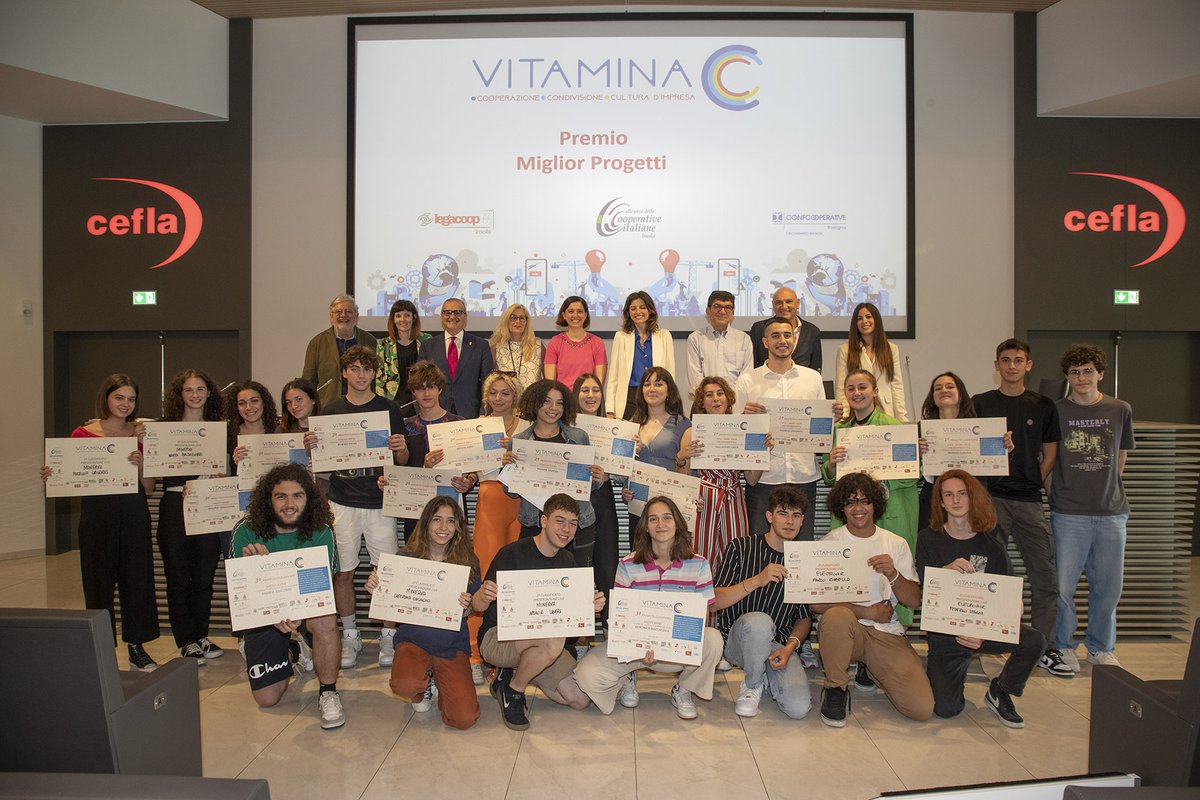 La settimana scorsa ci sono state le premiazioni del progetto #VitaminaCImola, concorso di #autoimprenditorialità cooperativa!
Ringraziamo i ragazzi che hanno partecipato con #ideeinnovative e #sostenibili, e poi anche chi ha reso possibile la realizzazione di questo progetto!