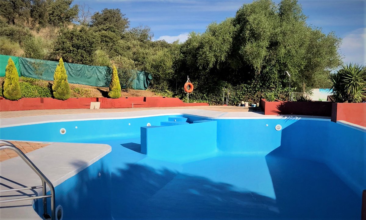 Ya queda poco para abrir la temporada de #piscina 
Preparativos para que todo esté OK 👍