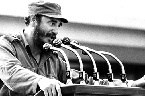 #Fidel: Creemos realmente que el papel del combatiente del #MININTCuba es uno de los papeles más honrosos y más dignos que pueda tener un revolucionario en este proceso; uno de los trabajos llenos de estímulos, uno de los trabajos llenos de honra, llenos de confianza. (6/06/1971)