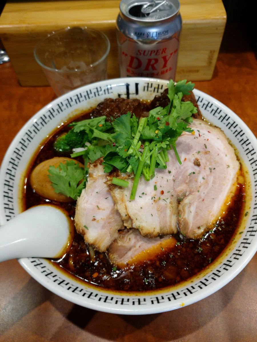 ikurihara's tweet photo. スパイス・ラー麺　卍力　秋葉原店
スパイス・特製ラー麺+肉切れっぱし+スーパードライ
昨日のランチ♪たまに無性に食べたくなるよね(笑)
めっちゃ美味かった！
#食ってみな飛ぶぞ https://t.co/4dLqa01MQo