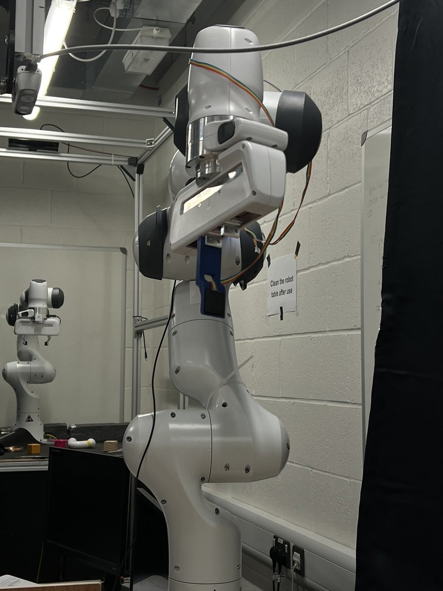 UoLCompSci's tweet image. And finally the last stop with the @UoLCompSci research #buzzweek tour we stopped into the @LCAS_UoL research lab! 

#research #robotics #computerscience #lovelincoln