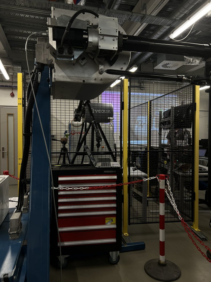 UoLCompSci's tweet image. And finally the last stop with the @UoLCompSci research #buzzweek tour we stopped into the @LCAS_UoL research lab! 

#research #robotics #computerscience #lovelincoln