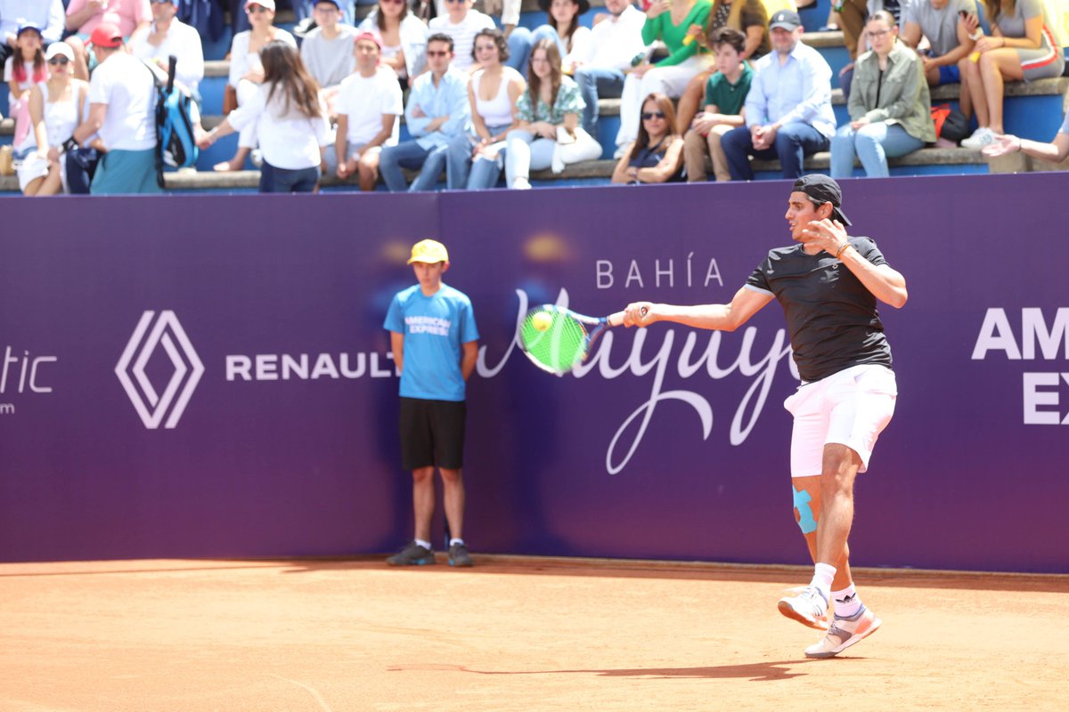 puppotenis's tweet photo. La segunda exhibición entre @nalbandiandavid y @nicolapentti en Ecuador fue para el cordobés: 6-2, 3-6 [10-6] en el Club de Tenis Buena Vista de Quito. Fotos Armando Prado/KC tenis @kennycastrog https://t.co/Gz1qciRnda
