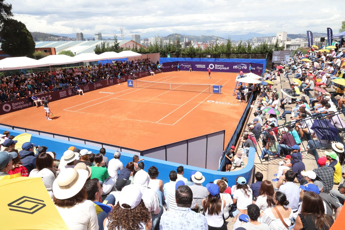 puppotenis's tweet photo. La segunda exhibición entre @nalbandiandavid y @nicolapentti en Ecuador fue para el cordobés: 6-2, 3-6 [10-6] en el Club de Tenis Buena Vista de Quito. Fotos Armando Prado/KC tenis @kennycastrog https://t.co/Gz1qciRnda