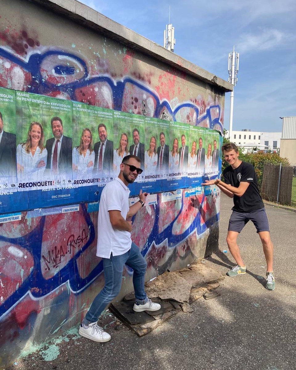 MdeKervereguin's tweet photo. 🇫🇷Aujourd’hui c’est collage à Dardilly !

#dardilly #legislatives2022 #ericzemmour2022 https://t.co/qO78ENDVD6
