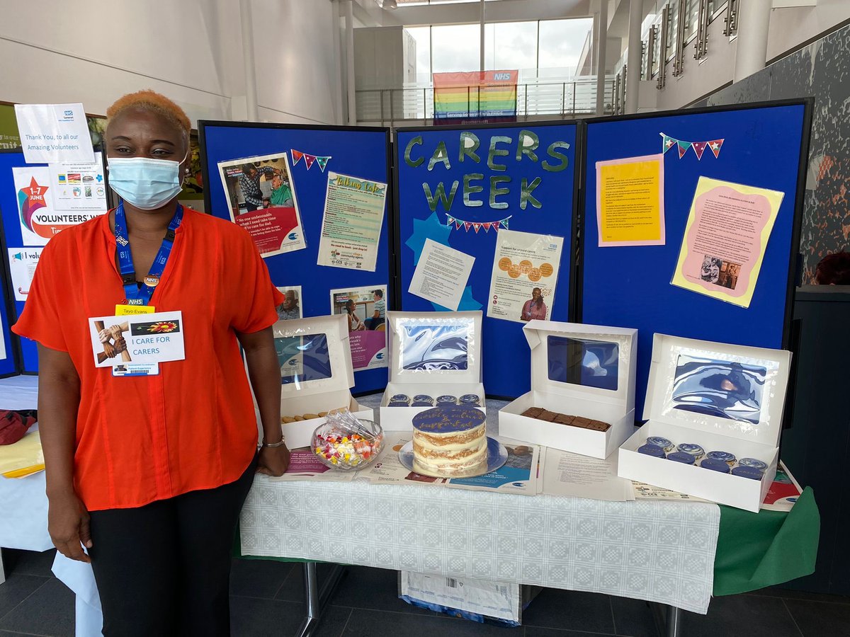 Please stop & take a moment to meet Tayo, our carers involvement co-ordinator in the concourse ⁦@SomersetFT⁩ ⁦@TayoEvans⁩ - there’s cakes …🧁#carersweek
