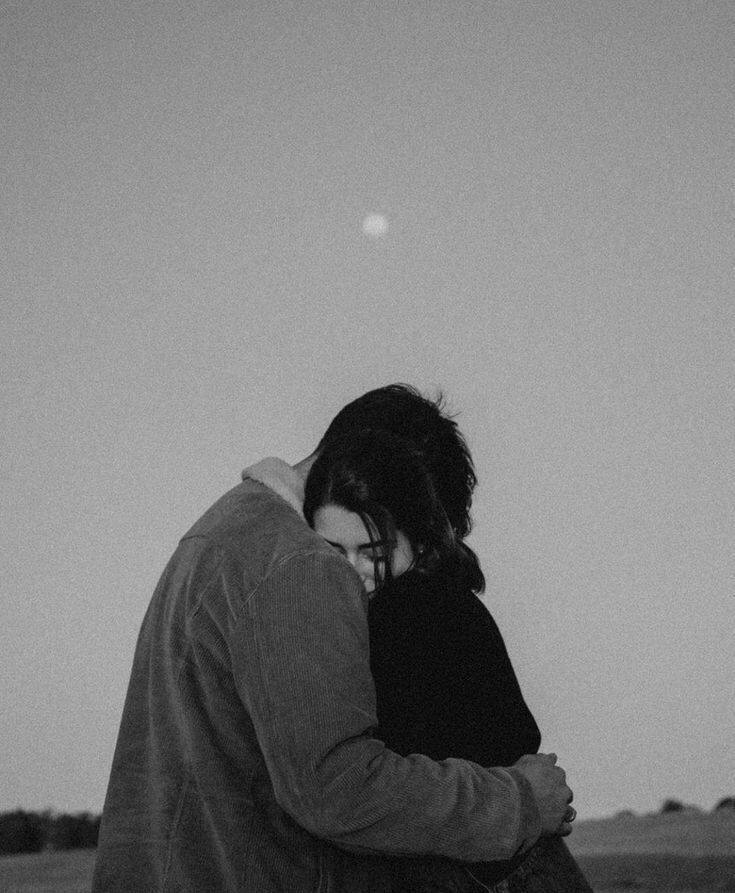 .

وعانقتهُ. عناق المُحتاج لا المشتاق 🥺❤️‍🔥

.

❤️ـــــــــــج🖤