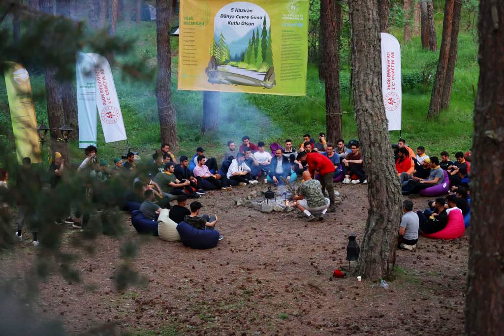 kasapoglu's tweet photo. 📍Ankara | Yeşil Beceriler Kampı

#DünyaÇevreGünü’nde genç arkadaşlarla Yeşil Beceriler Kampı’mızda bir araya geldik. Bu kampta farkındalık için 10 temel başlıkta eğitim ve etkinlikler düzenleniyor. Kamplara başvurular sürüyor, herkesi bekleriz. https://t.co/XEbOqqVSab