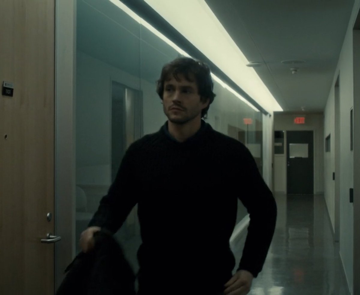 pieruuu's tweet image. looking at him is not enough, i need to bite