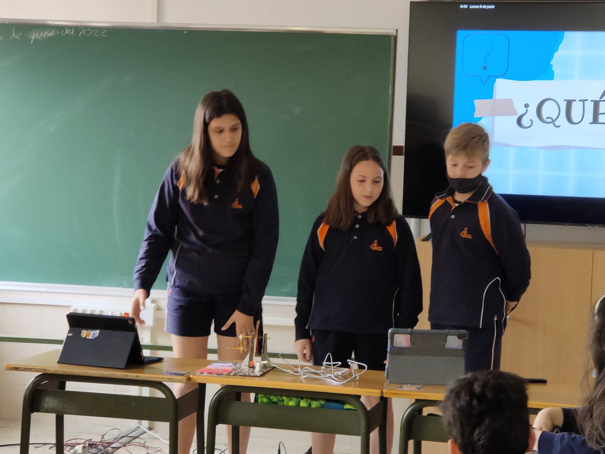 PastorinasLeon's tweet photo. Los alumnos de 5° EP finalizamos nuestro proyecto con la celebración del aprendizaje en la que hemos mostrado nuestro producto final en una feria de muestras ¡Máquinas que generan energía! ¿No es increíble?#Descubretupoder #SomosPastorinas #leonesp https://t.co/KEU3Sh83Sm