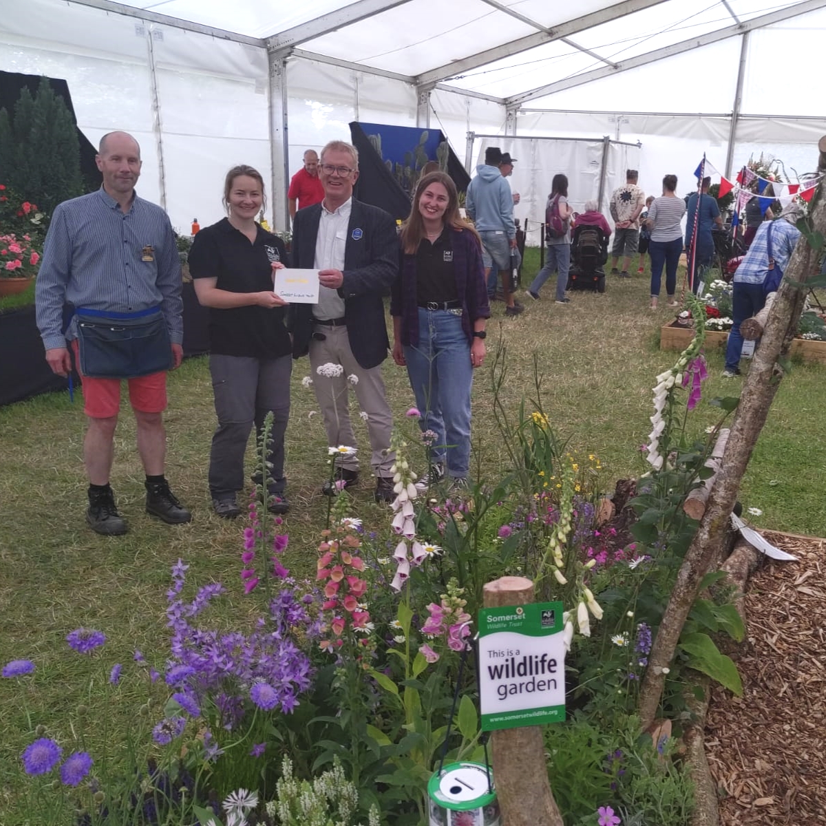 SomersetWT's tweet photo. This weekend, some of the team set up a wildlife garden at @BathandWest, and it received both a Gold from the judges AND won the People's Choice Award! 💚🥇

Many thanks to The Nature Gardener and to all the volunteers who supported us at the weekend!

#SomersetWT #TeamWilder https://t.co/RCdm0Y3OrK