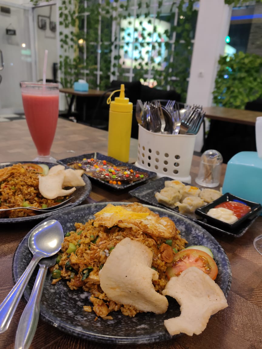 shrntaa's tweet photo. @FOOD_FESS Padahal makanannya enak dan gak terlalu mahal, tapi kenapa sepi bgt ya, tempatnya juga bagus lho https://t.co/nEIJBM1hiR