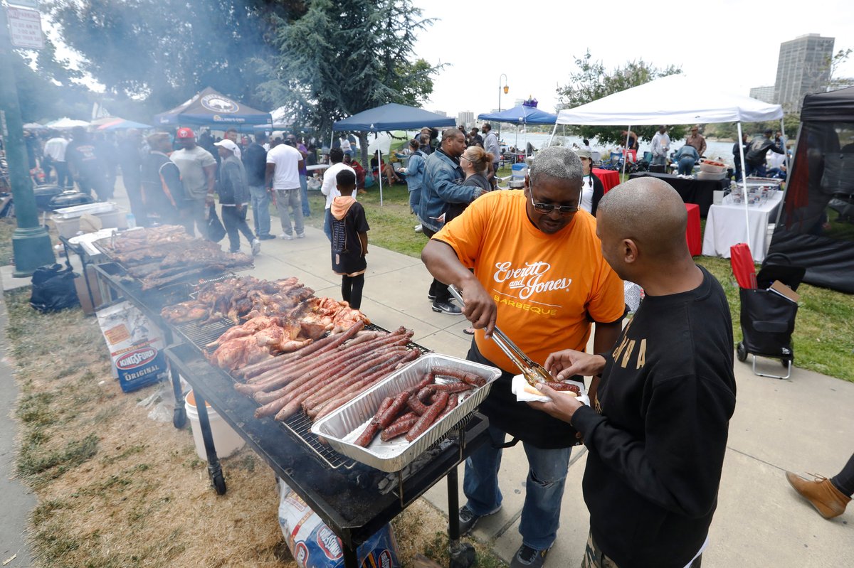 paulasinor's tweet photo. Ghana's best pork grillers converge on 29-30 Oct in Accra for the largest pork barbecue! Spicy, soft, sizzling pork all over the yard!!! ..with lots of beer and cocktails! Vendors book a stall now, call 0206367515 or click https://t.co/lHjoYEPqYG #pintsandporkgh https://t.co/k9Hnske6g7
