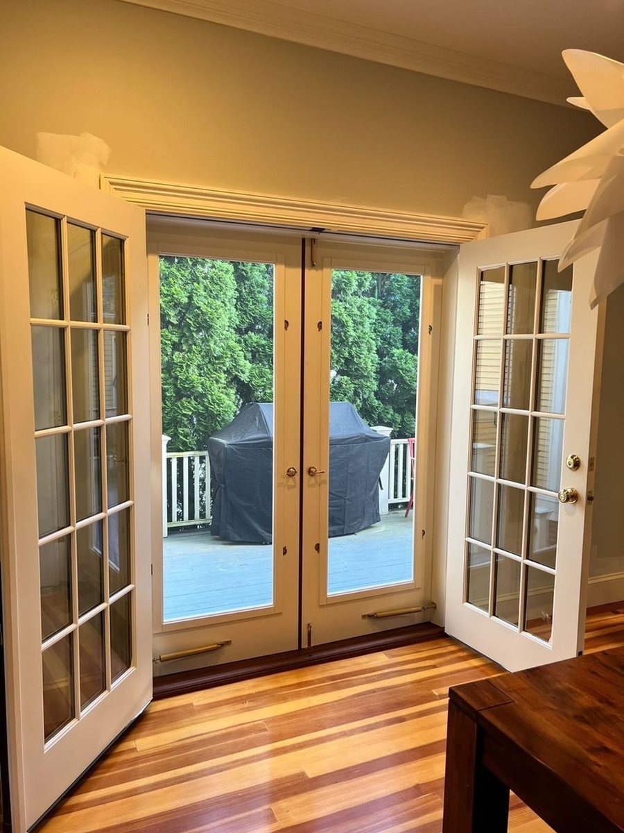 builtbybrosco's tweet photo. #monteirobuilders recently finished this double door replacement in #providenceri - the #BuiltByBROSCO double door was supplied by @LSWEETLUMBER  - swipe to see the "before". Great work and thanks for sharing!

Follow @monteirobuilders on #instagram to keep up with their work! https://t.co/VCn52MLgmH