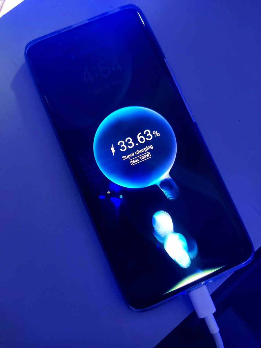 NdivhuMphotos's tweet photo. 100W Super Charging
Literally you get 50% of battery in 15min ๐ฅ๐ฅ๐ฅ
#HONORmagic4Pro #PowerOfMagic https://t.co/CMUj0qISNA
